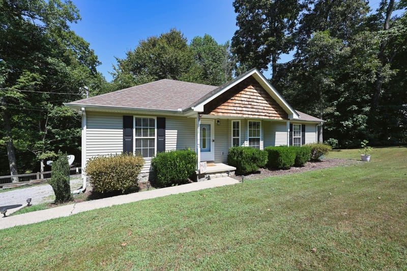 936 Jordan Cir, White Bluff, TN 37187