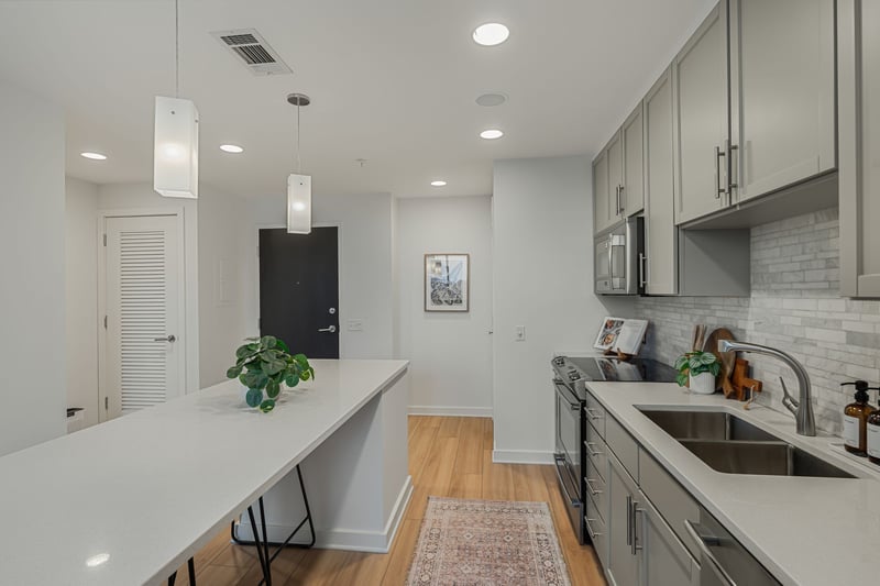 1212 Laurel St #206, Nashville, TN 37203