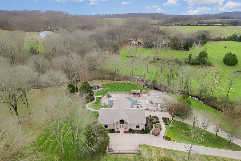 5827 Highway 76 , Springfield, TN 37172