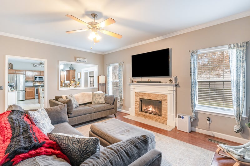 2261 Dewey Dr, Spring Hill, TN 37174