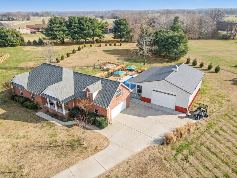 1002 Roland Ct, Cottontown, TN 37048