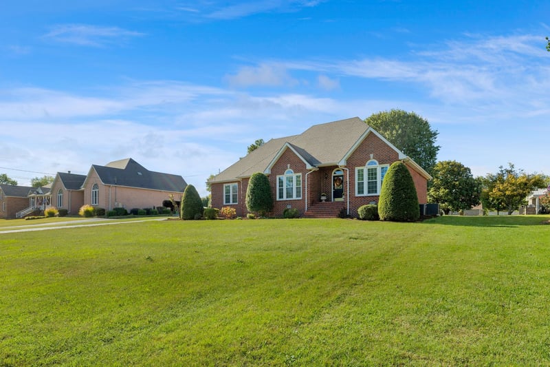 351 Jones Mill Rd, La Vergne, TN 37086