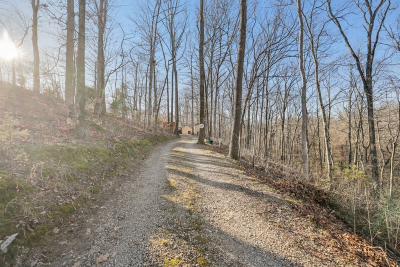 725 Calvert Ridge Rd, Westmoreland, TN 37186