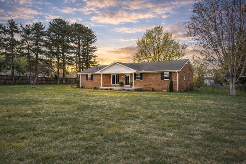 1035 New Deal Potts Rd, Cottontown, TN 37048