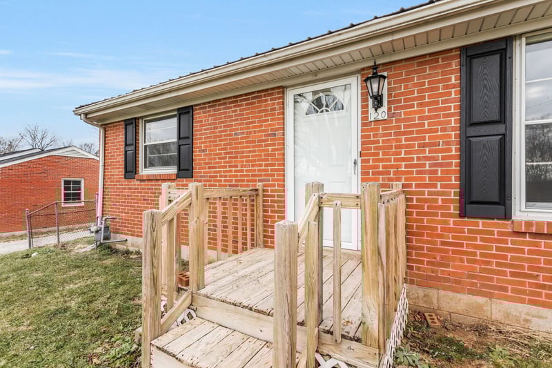 120 Pleasant Dr, Columbia, TN 38401