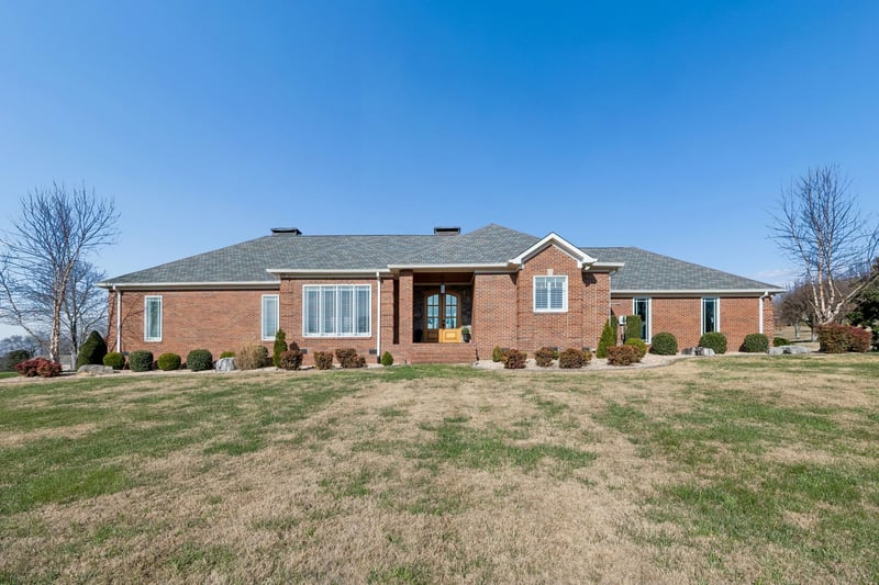 3231 Carrington Ln, Columbia, TN 38401