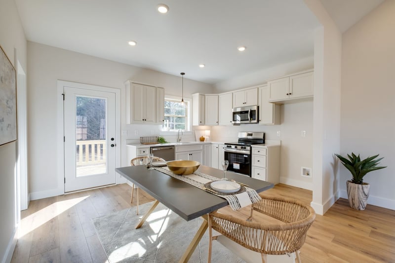 1272 Old County House Rd, Charlotte, TN 37036