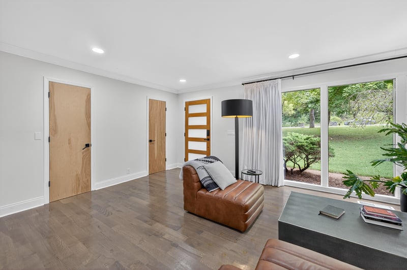 909 Lakemont Dr, Nashville, TN 37220