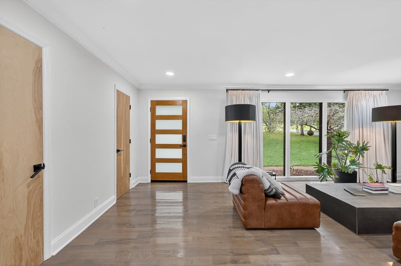 909 Lakemont Dr, Nashville, TN 37220