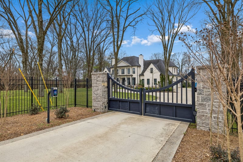 1617 Graybar Ln, Nashville, TN 37215