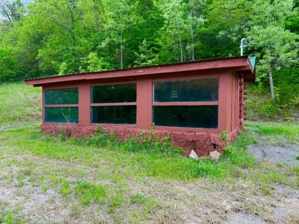 221 Friendship Hollow Rd, Pleasant Shade, TN 37145