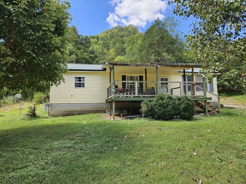 81 Carver Hollow Rd, Pleasant Shade, TN 37145