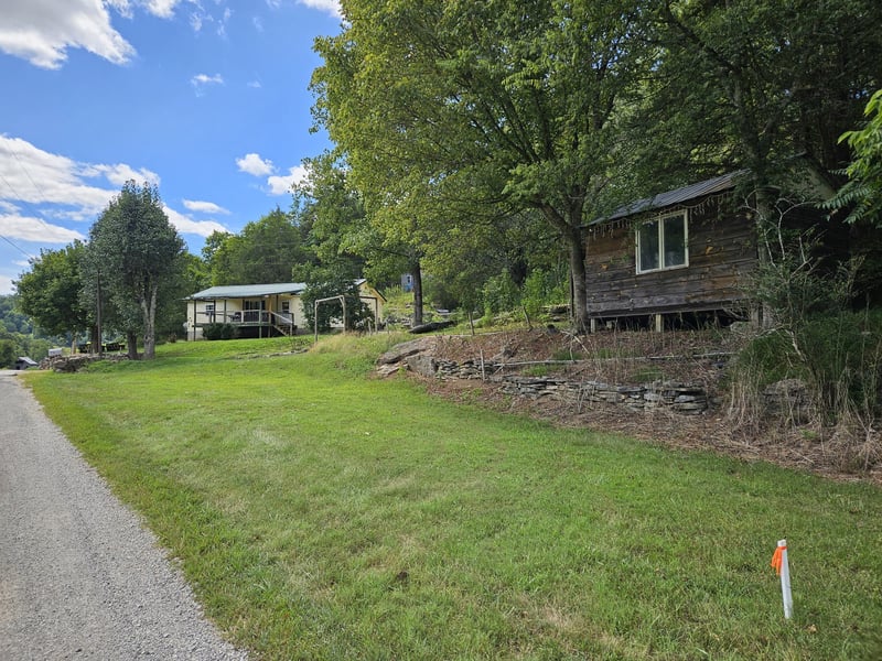 81 Carver Hollow Rd, Pleasant Shade, TN 37145