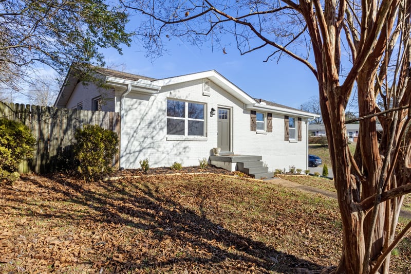 1447 Mccan Dr, Clarksville, TN 37043