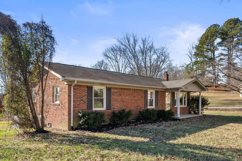 1204 Rainbow Cir, Westmoreland, TN 37186