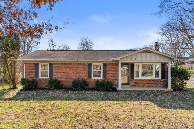 1204 Rainbow Cir, Westmoreland, TN 37186