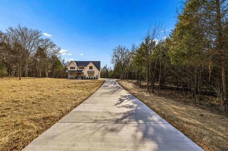 671 Baker Rd, Columbia, TN 38401