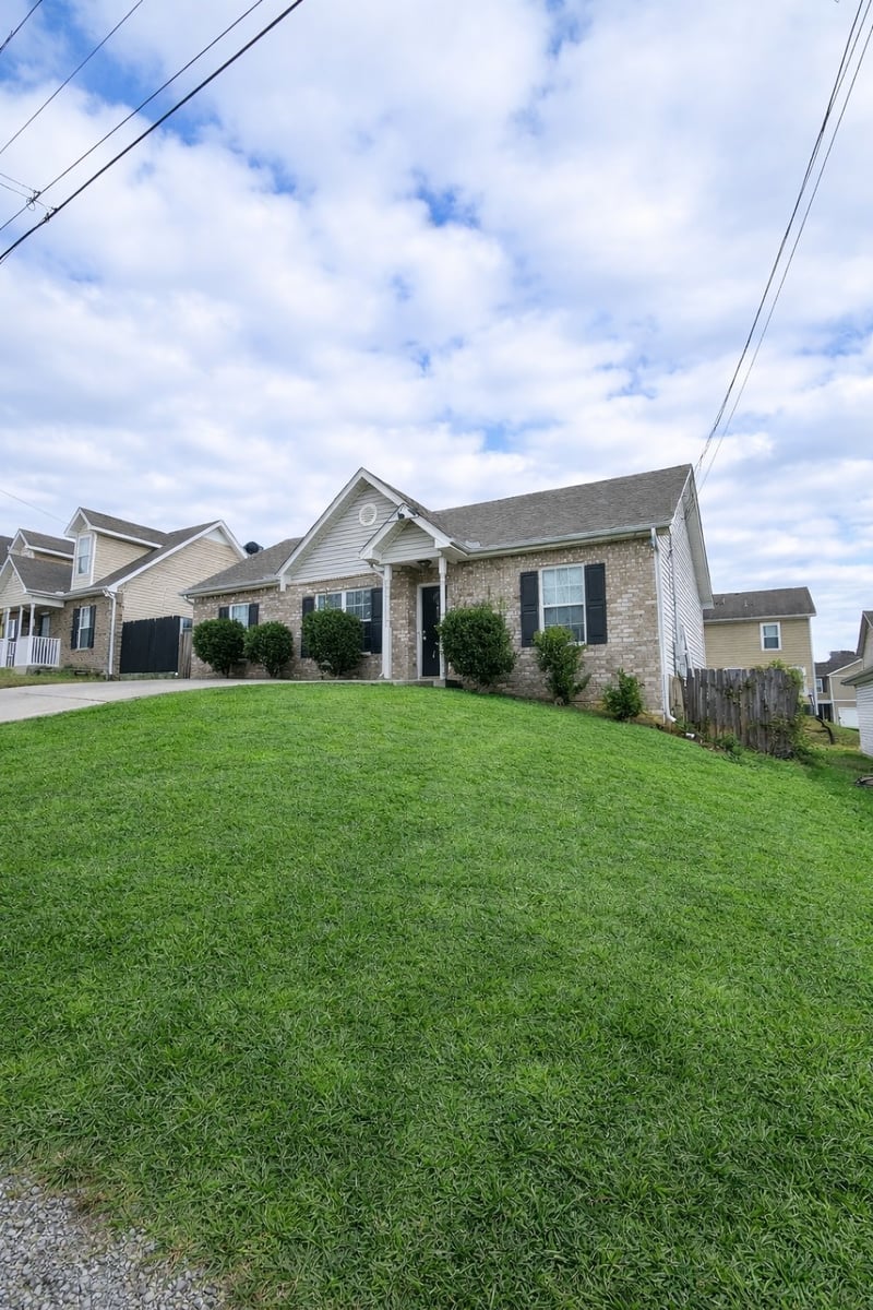 139 Dreville Dr, La Vergne, TN 37086