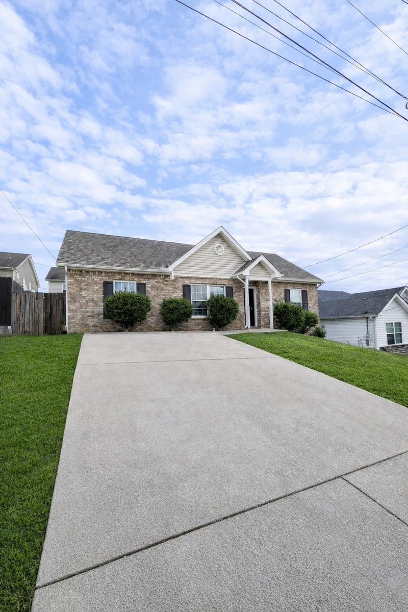 139 Dreville Dr, La Vergne, TN 37086
