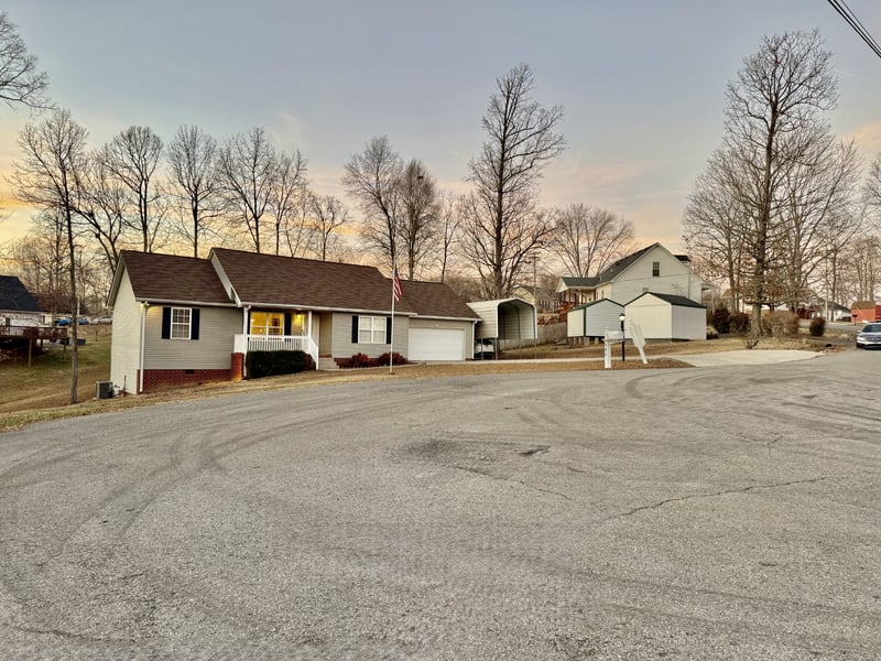 504 Hunter Ct, White Bluff, TN 37187