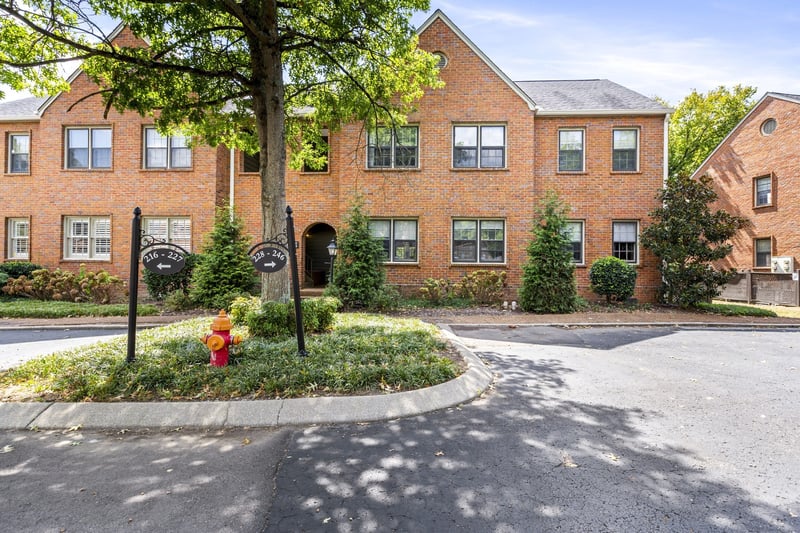 228 Westchase Dr, Nashville, TN 37205
