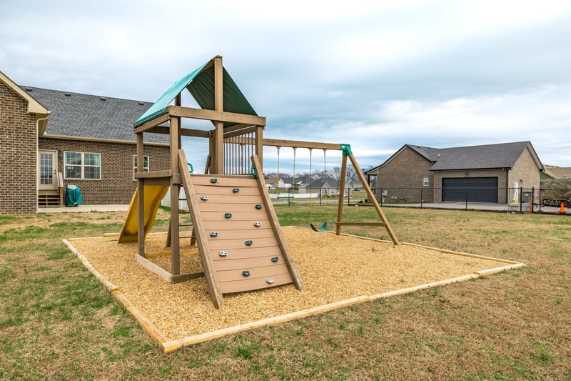 202 Hollow Tree Cir, Castalian Springs, TN 37031