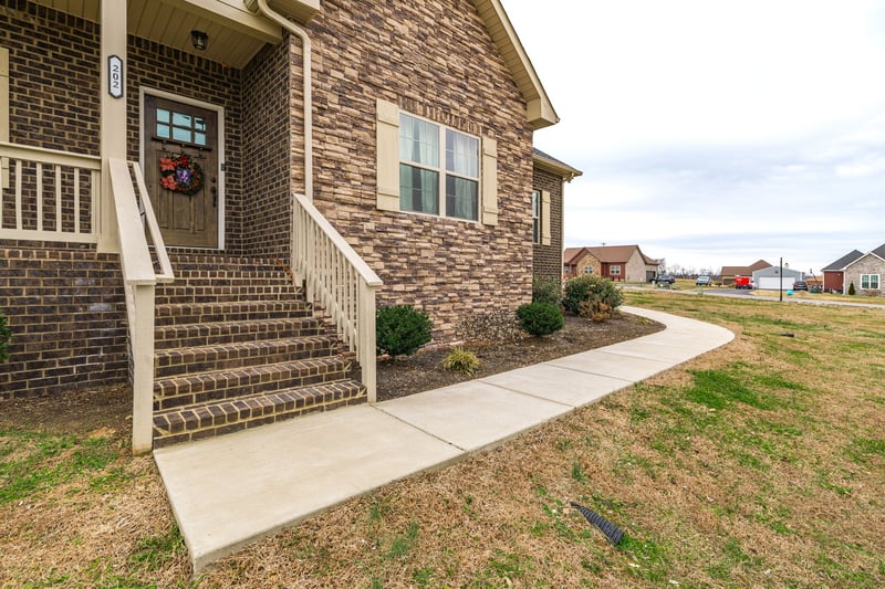 202 Hollow Tree Cir, Castalian Springs, TN 37031