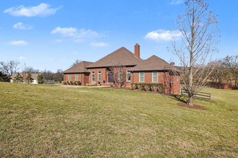 2227 Twin Peaks Ct, Spring Hill, TN 37174