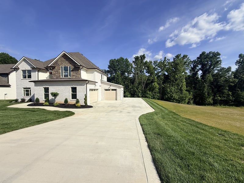 373 Young Ln, Pleasant View, TN 37146