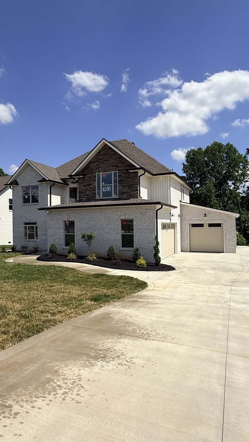 373 Young Ln, Pleasant View, TN 37146