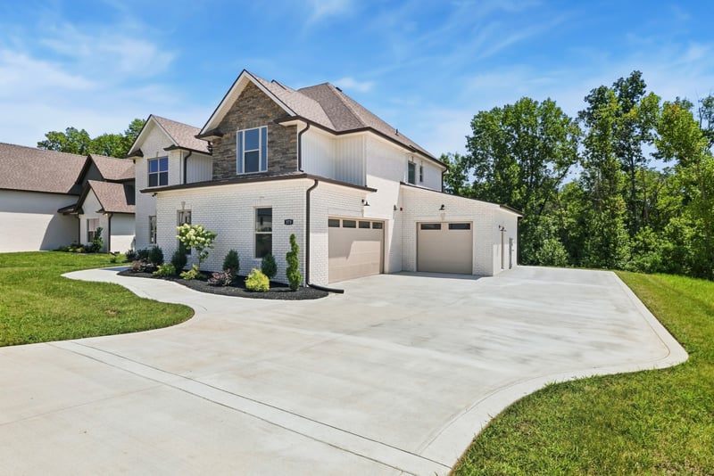 373 Young Ln, Pleasant View, TN 37146