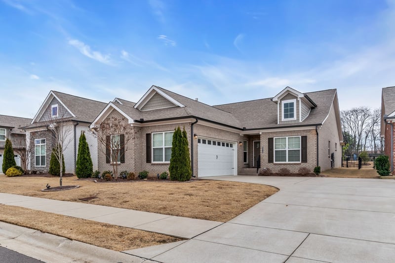 6412 Armstrong Dr, Hermitage, TN 37076