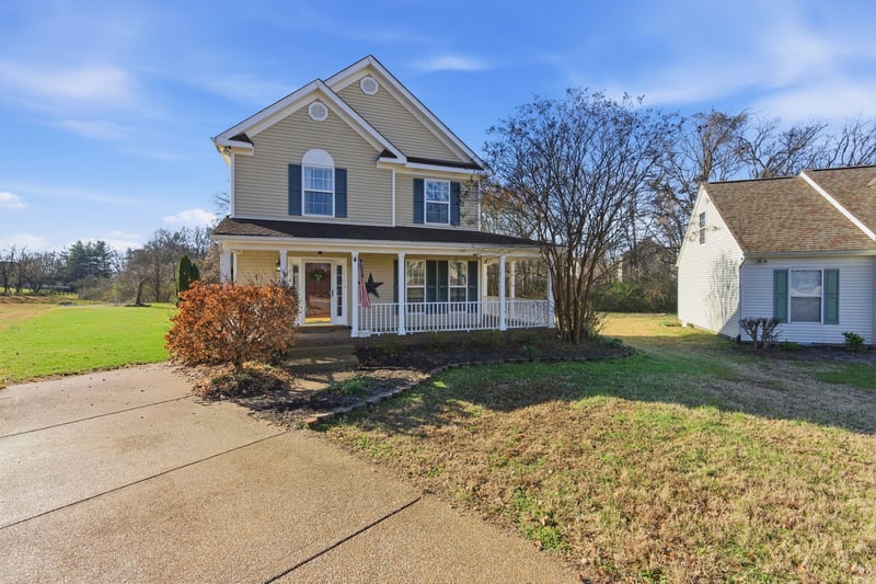 1325 Branchside Ct, Thompsons Station, TN 37179