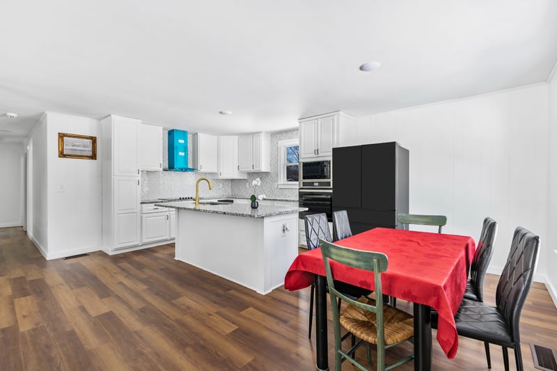 1207 Old Charlotte Rd, White Bluff, TN 37187