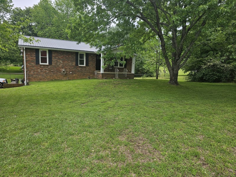 1207 Old Charlotte Rd, White Bluff, TN 37187