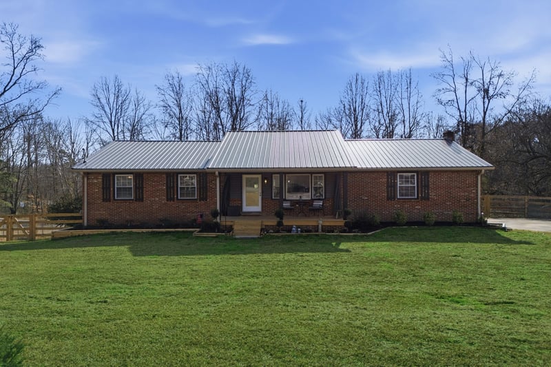 108 Saint James St, Charlotte, TN 37036