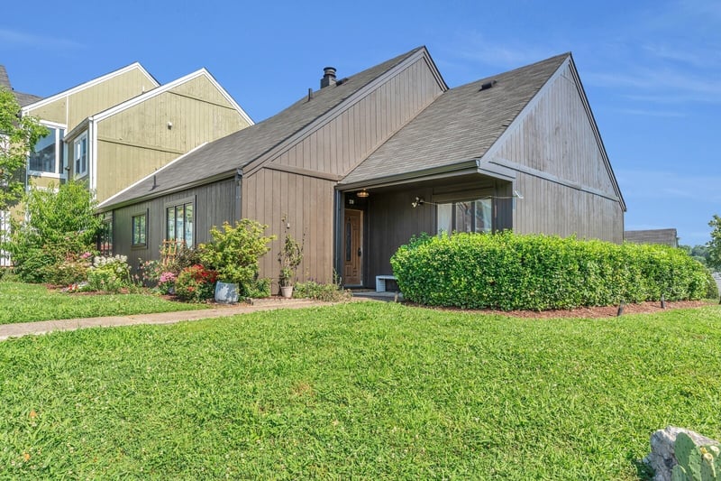 210 Raintree Dr, Hermitage, TN 37076