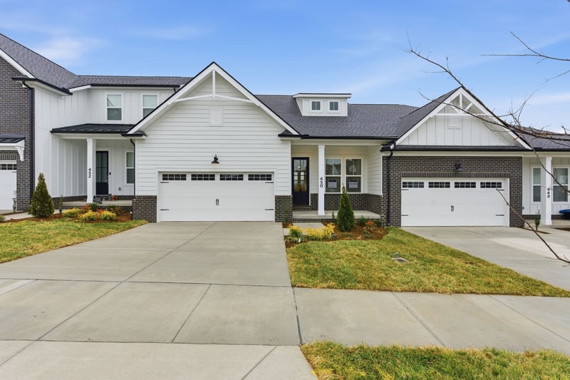 450 Buckwood Ave, Thompsons Station, TN 37179