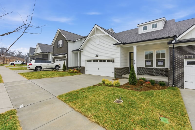 450 Buckwood Ave, Thompsons Station, TN 37179