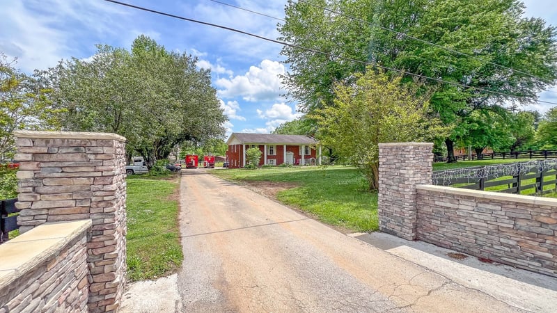 2358 Nashville Hwy, Columbia, TN 38401