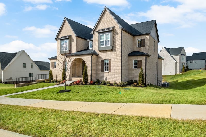 7004 Lampkins Crossing Dr, College Grove, TN 37046