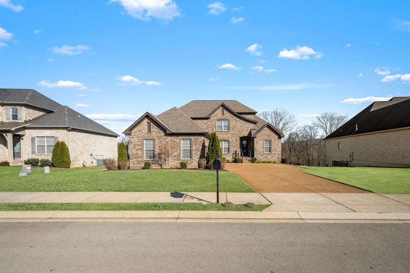 1062 Tower Hill Ln, Hendersonville, TN 37075