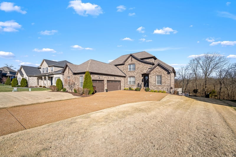 1062 Tower Hill Ln, Hendersonville, TN 37075
