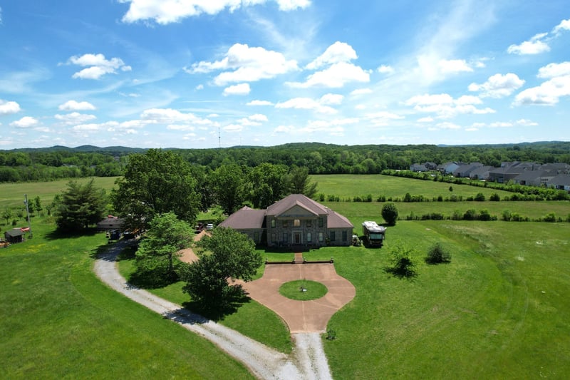 6286 Cox Rd, Arrington, TN 37014