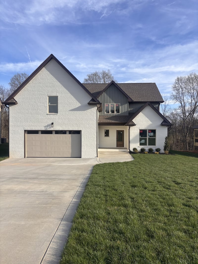 353 Young Ln, Pleasant View, TN 37146