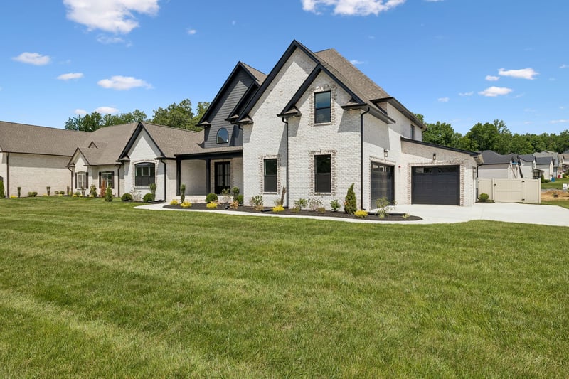 370 Young Ln, Pleasant View, TN 37146