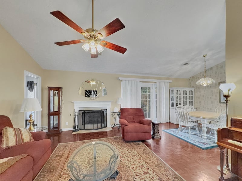 314 Lake Chateau Dr, Hermitage, TN 37076