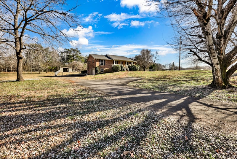 1138 Pleasant Valley Rd, Chapmansboro, TN 37035