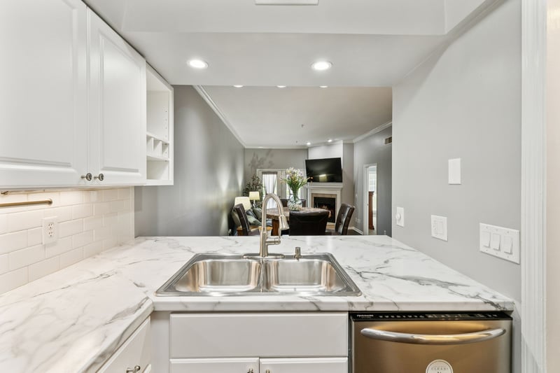 136 W End Pl, Nashville, TN 37205