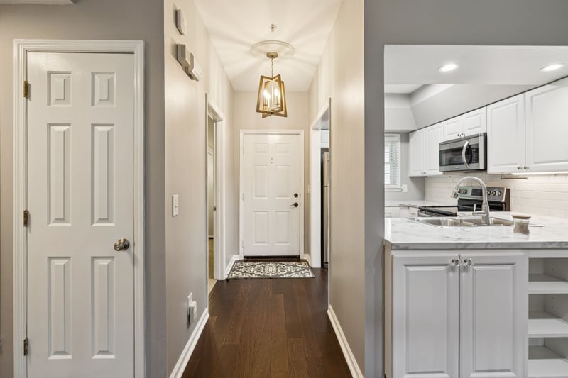 136 W End Pl, Nashville, TN 37205